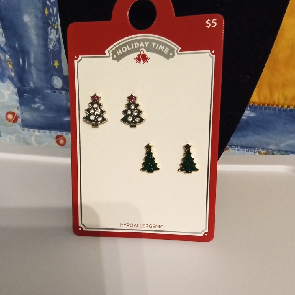 Holiday Time Christmas Tree Earrings